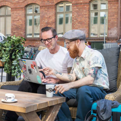 Ada Digital rekrytering erbjuder: Två män vid laptop