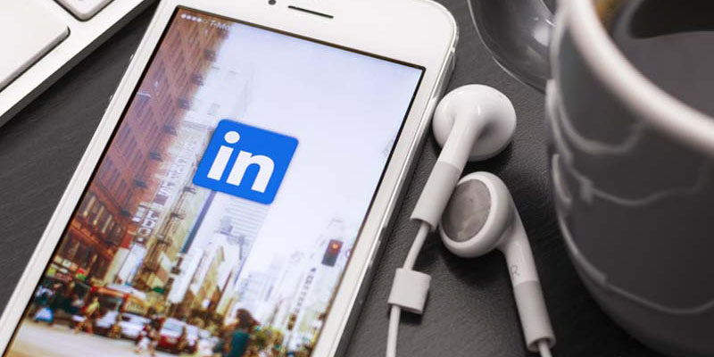 Tips kring din profil på Linkedin som gör att du sticka ut när du söker jobb inom IT och digital utveckling på LinkedIn.