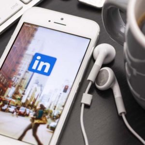 Tips för att sticka ut bland rekryterarna när du söker jobb inom IT och digital utveckling på LinkedIn
