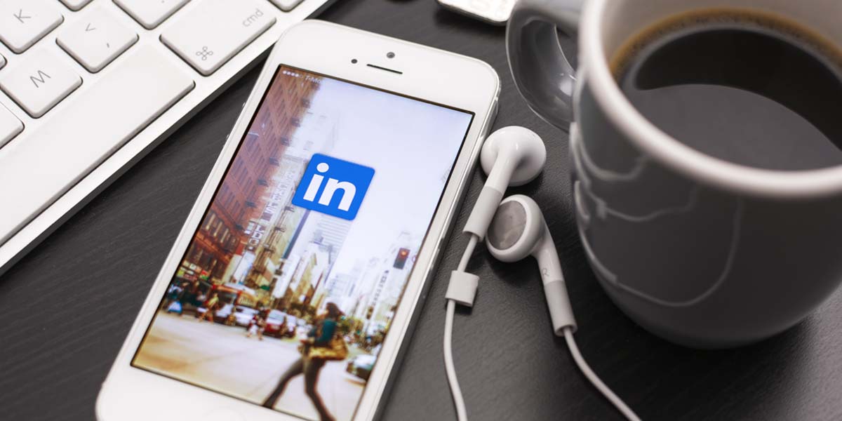 Tips för att sticka ut bland rekryterarna när du söker jobb inom IT och digital utveckling på LinkedIn