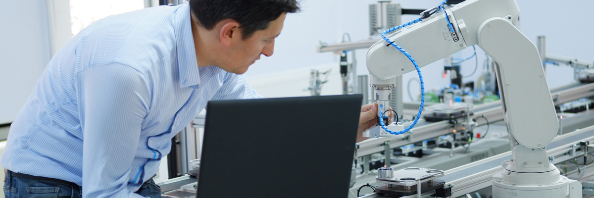IT-konsulter – nyckeln till industrins digitala konkurrenskraft