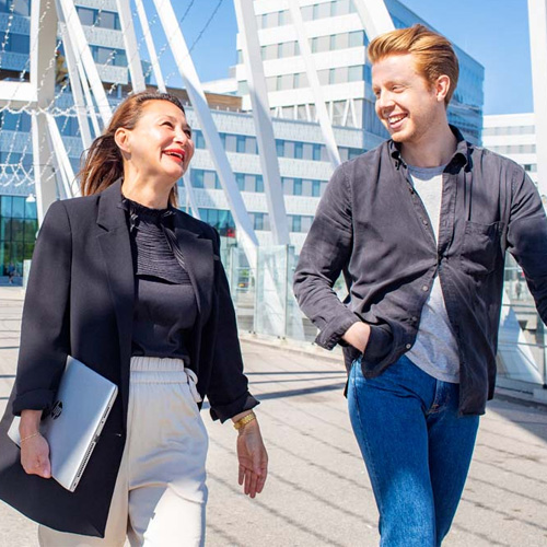 Ada Digital hjälper dig tänka om, och ibland tvärtom, för att lyckas med kompetensförsörjning inom IT och Tech.